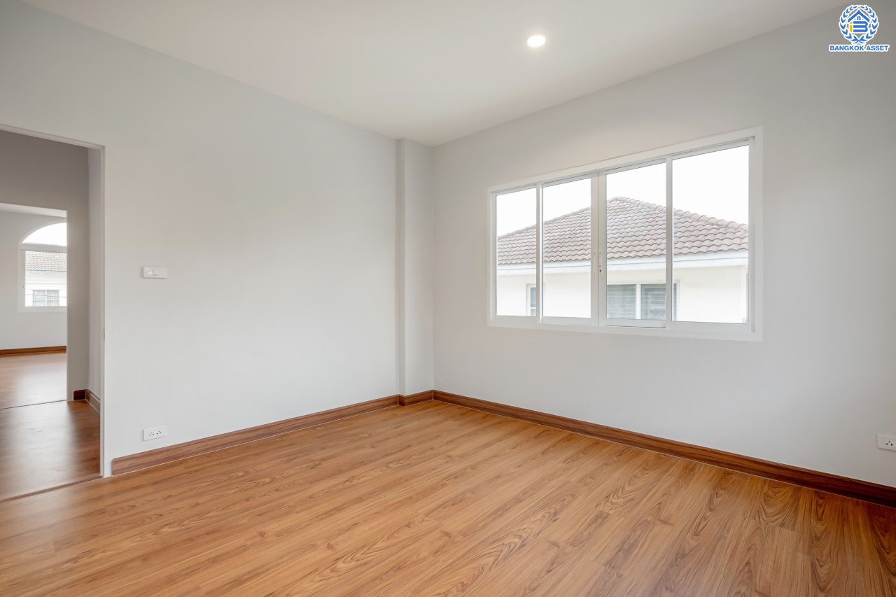 บ้านมือสองตกแต่งใหม่ ม.ชัยพฤกษ์ บางบัวทอง บ้านเดี่ยวจากแบรนด์ LH เนื้อที่ 61.7 ตร.ว. ฟังก์ชัน 3 ห้องนอน 3 ห้องน้ำ จอดรถได้ 1 คัน พร้อม Facilities ครบครัน บนทำเลเดินทางสะดวก ติดถนนบางกรวย-ไทรน้อย ใกล้เซ็นทรัลเวสต์เกต และรถไฟฟ้าสายสีม่วง "สถานีบางพลู"